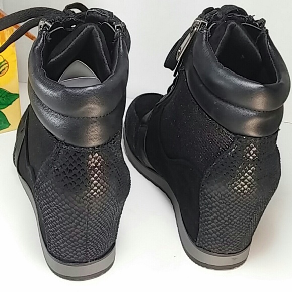 🆕 Forever Link Black Hidden Wedge Sneakers 🆕 - Picture 5 of 8